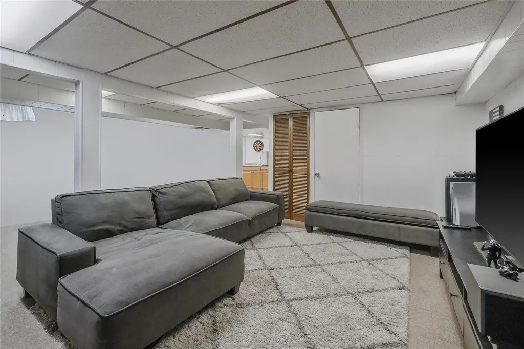 24 Sheldon Place Commack NY 11725