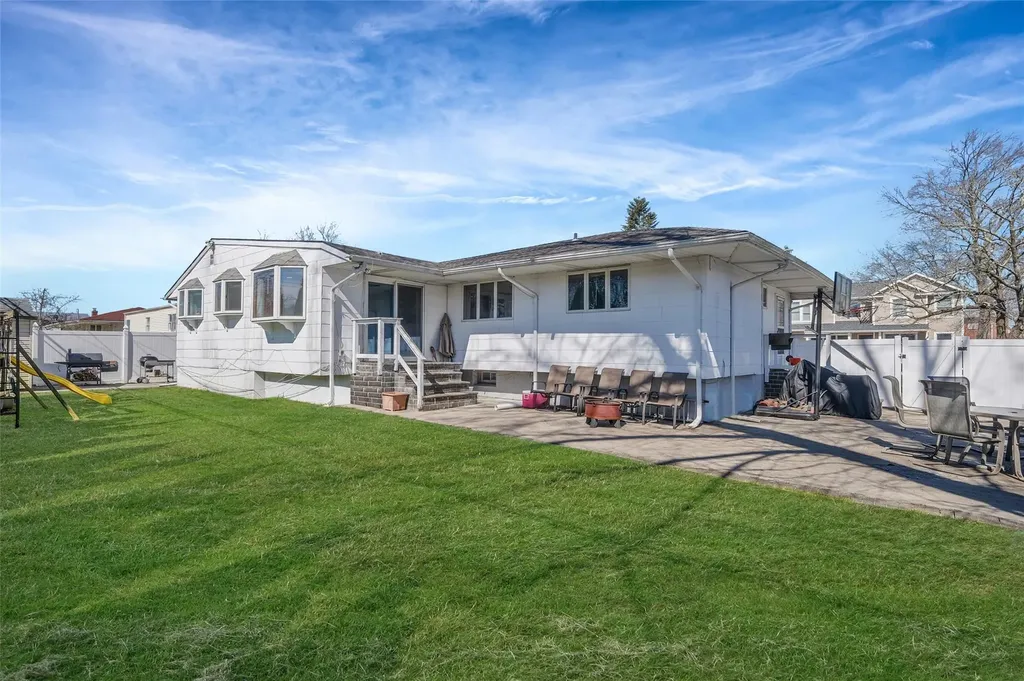 24 Sheldon Place Commack NY 11725
