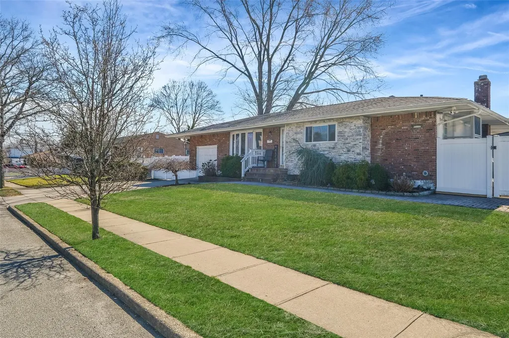 24 Sheldon Place Commack NY 11725