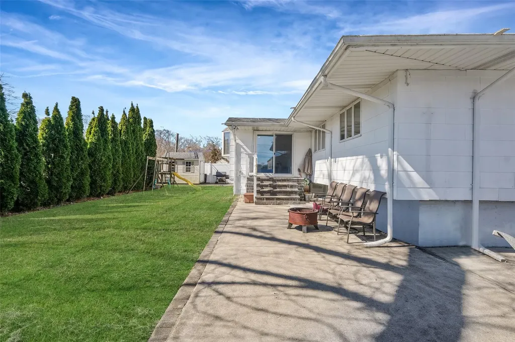 24 Sheldon Place Commack NY 11725