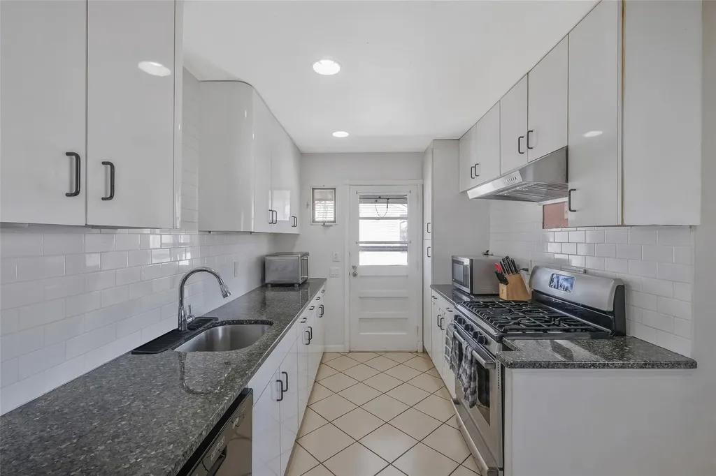 24 Sheldon Place Commack NY 11725