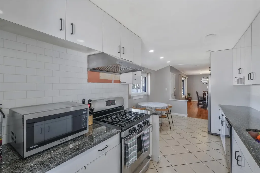 24 Sheldon Place Commack NY 11725