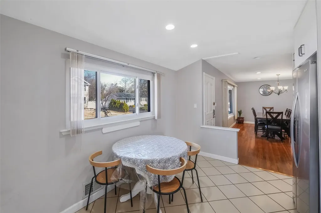24 Sheldon Place Commack NY 11725
