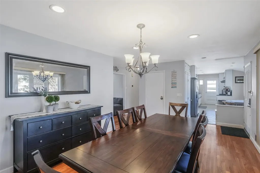 24 Sheldon Place Commack NY 11725