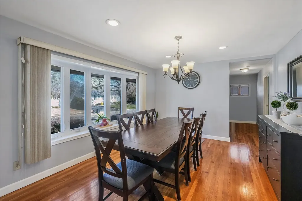 24 Sheldon Place Commack NY 11725