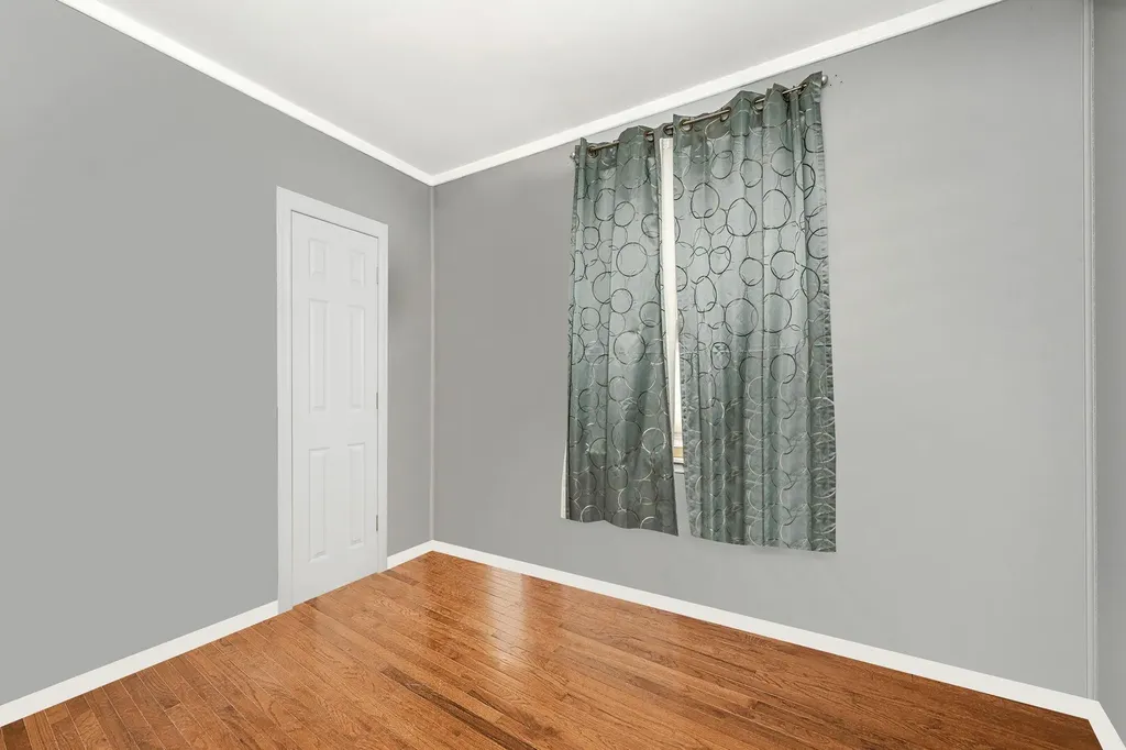 15 Locust Place Copiague NY 11726