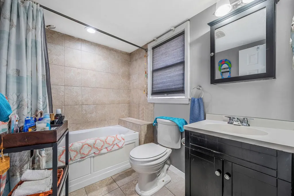 15 Locust Place Copiague NY 11726