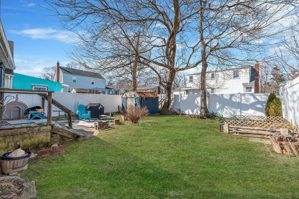 15 Locust Place Copiague NY 11726
