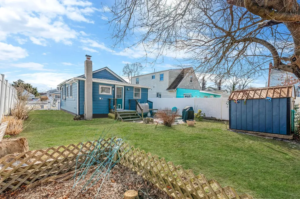 15 Locust Place Copiague NY 11726