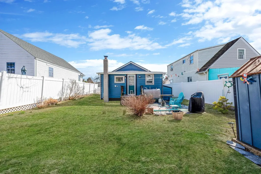 15 Locust Place Copiague NY 11726
