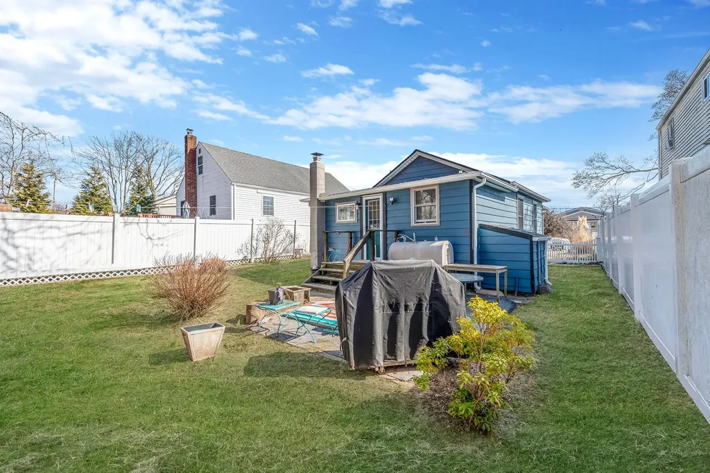 15 Locust Place Copiague NY 11726