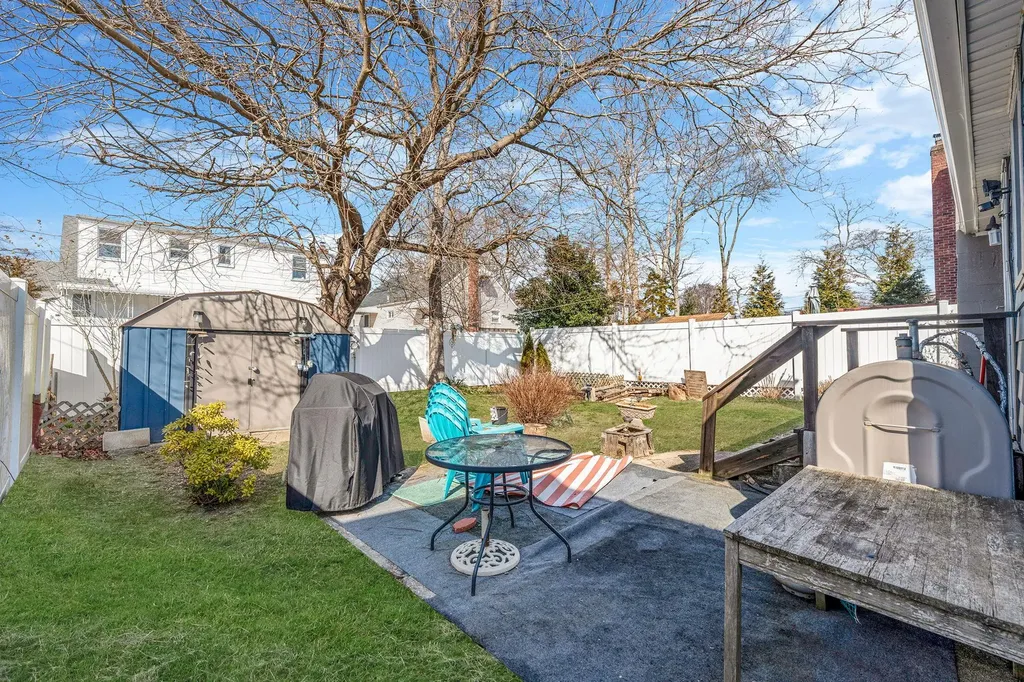 15 Locust Place Copiague NY 11726
