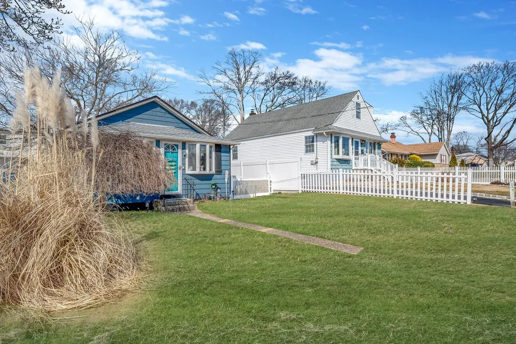 15 Locust Place Copiague NY 11726