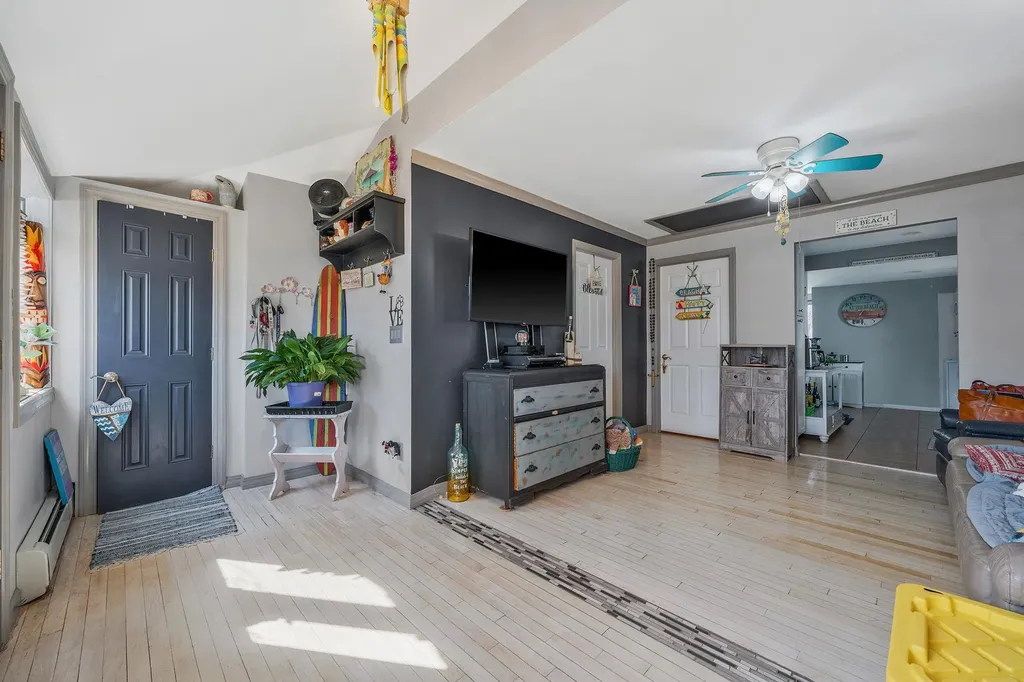 15 Locust Place Copiague NY 11726