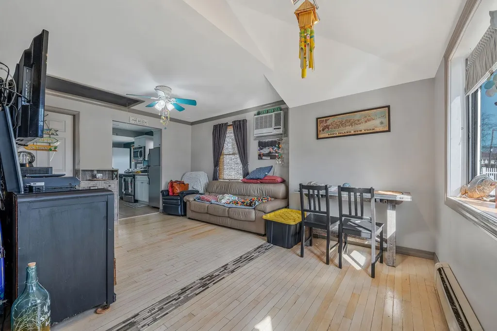 15 Locust Place Copiague NY 11726
