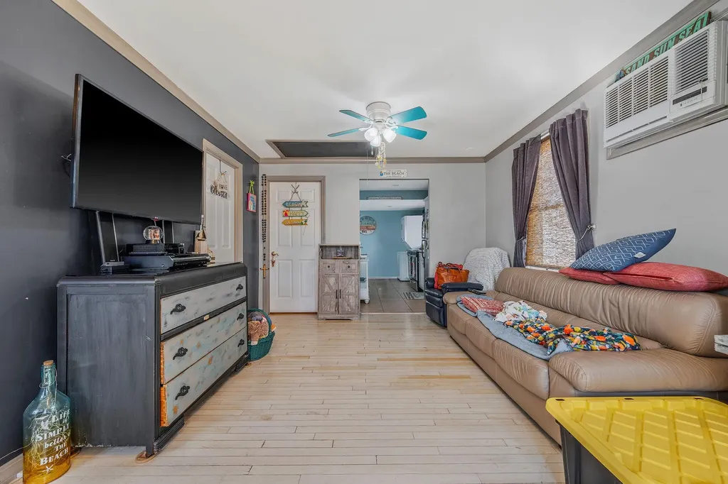 15 Locust Place Copiague NY 11726