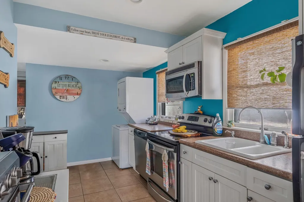 15 Locust Place Copiague NY 11726