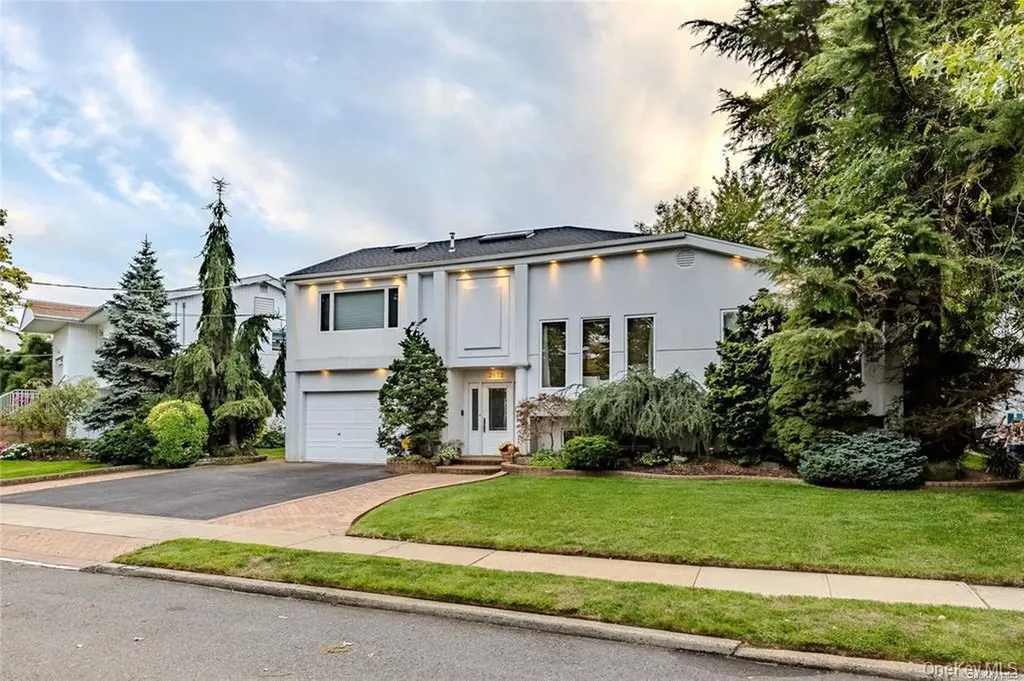 2872 Rosebud Avenue Merrick NY 11566