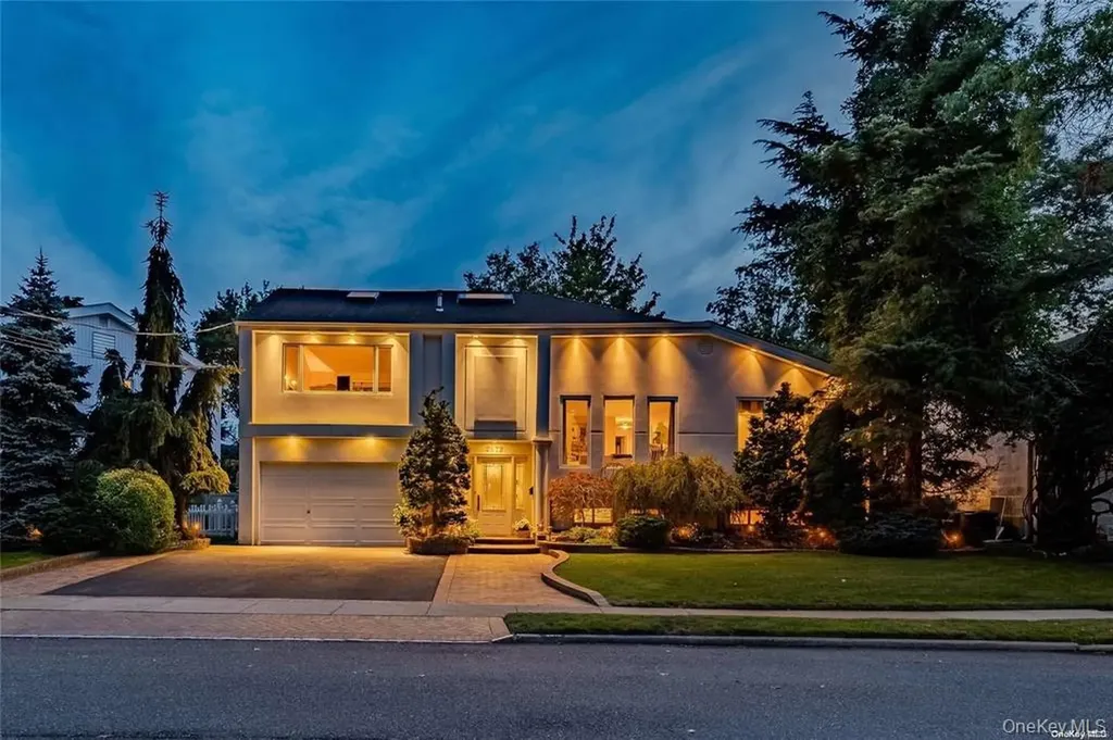 2872 Rosebud Avenue Merrick NY 11566