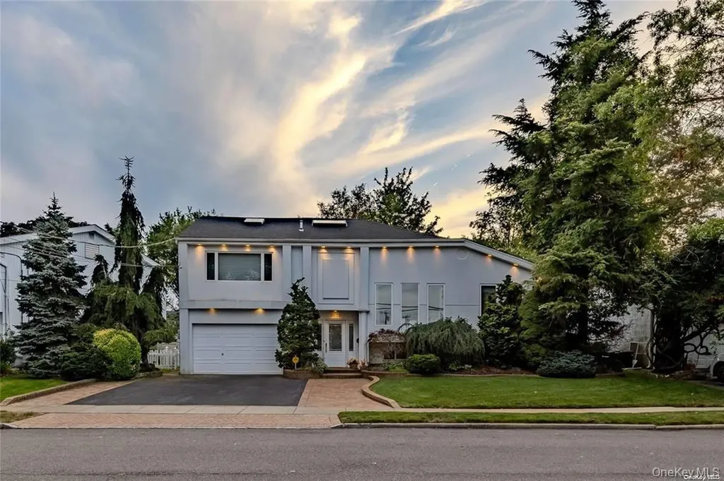 2872 Rosebud Avenue Merrick NY 11566