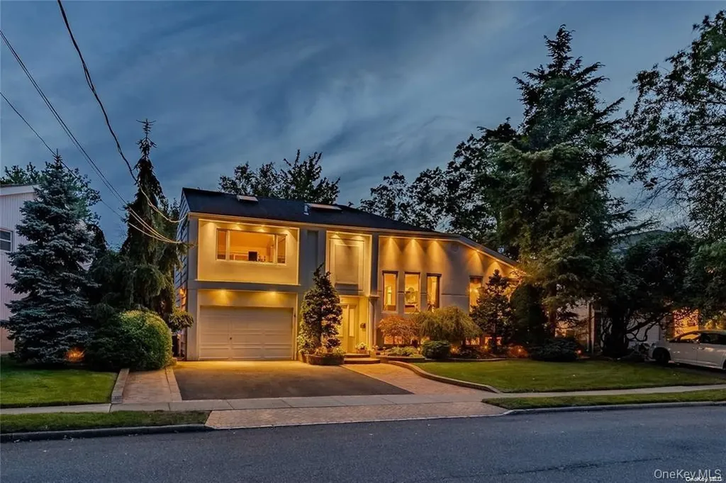 2872 Rosebud Avenue Merrick NY 11566