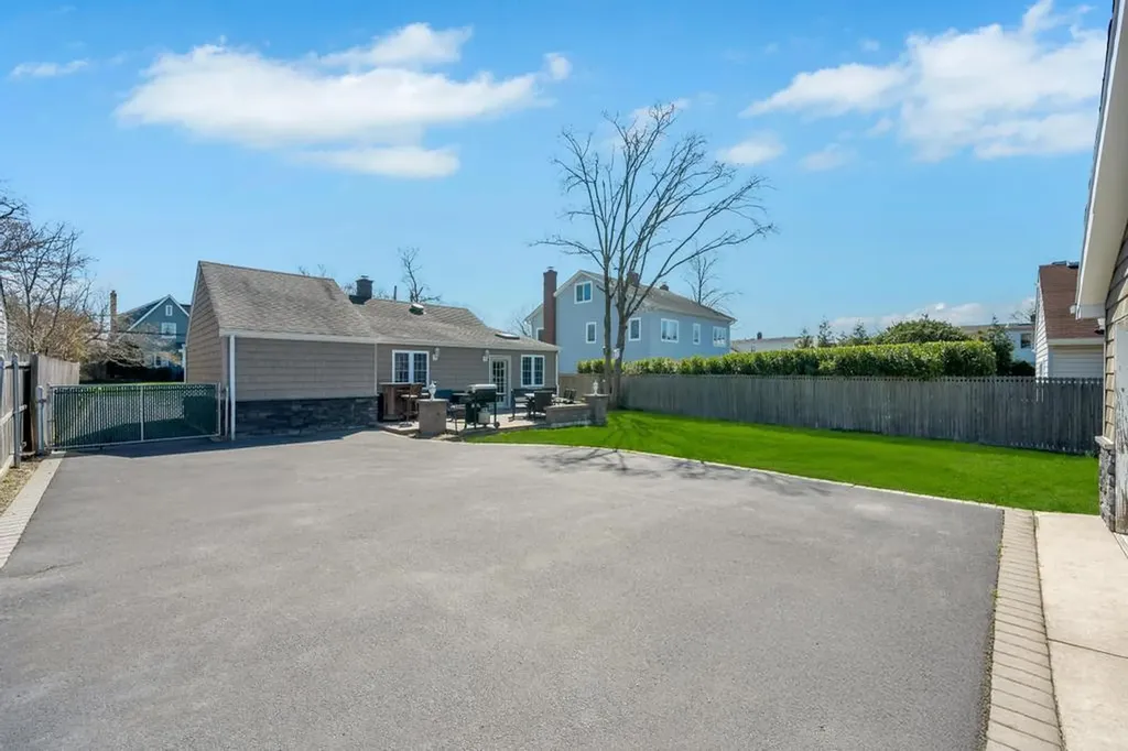 61 Maple Street Islip NY 11751