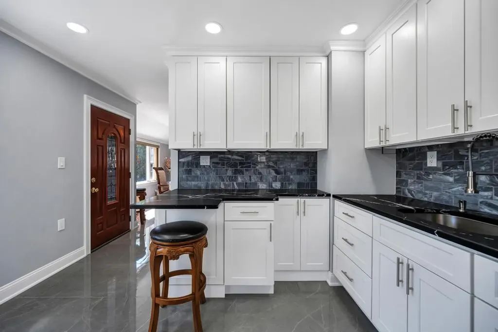 61 Maple Street Islip NY 11751