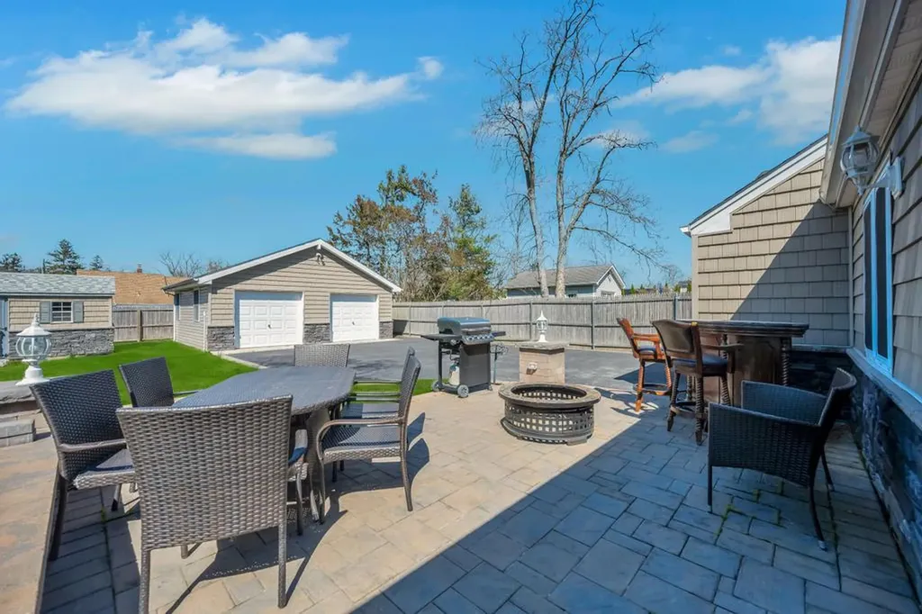 61 Maple Street Islip NY 11751