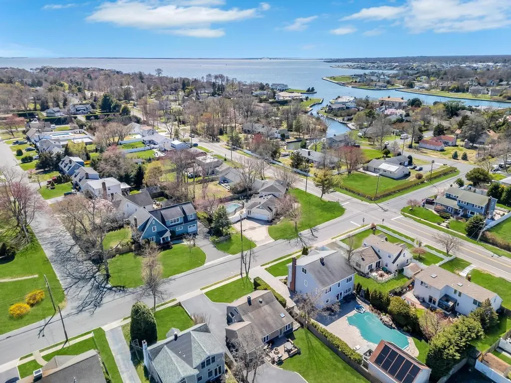 61 Maple Street Islip NY 11751