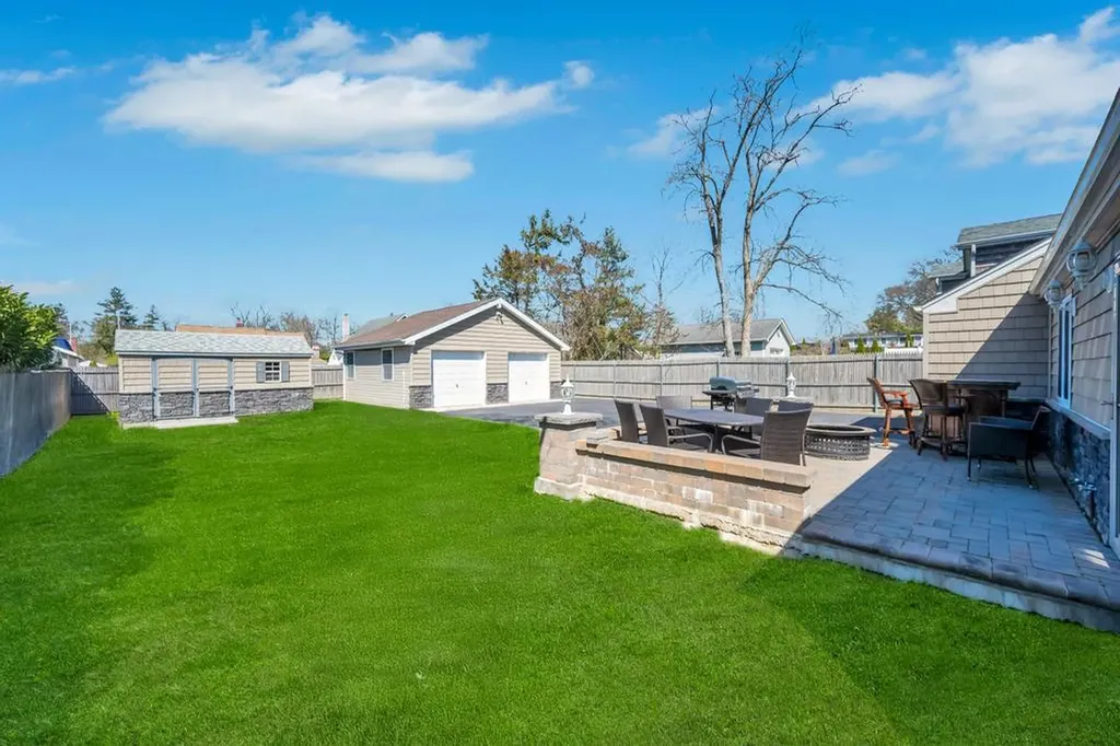 61 Maple Street Islip NY 11751