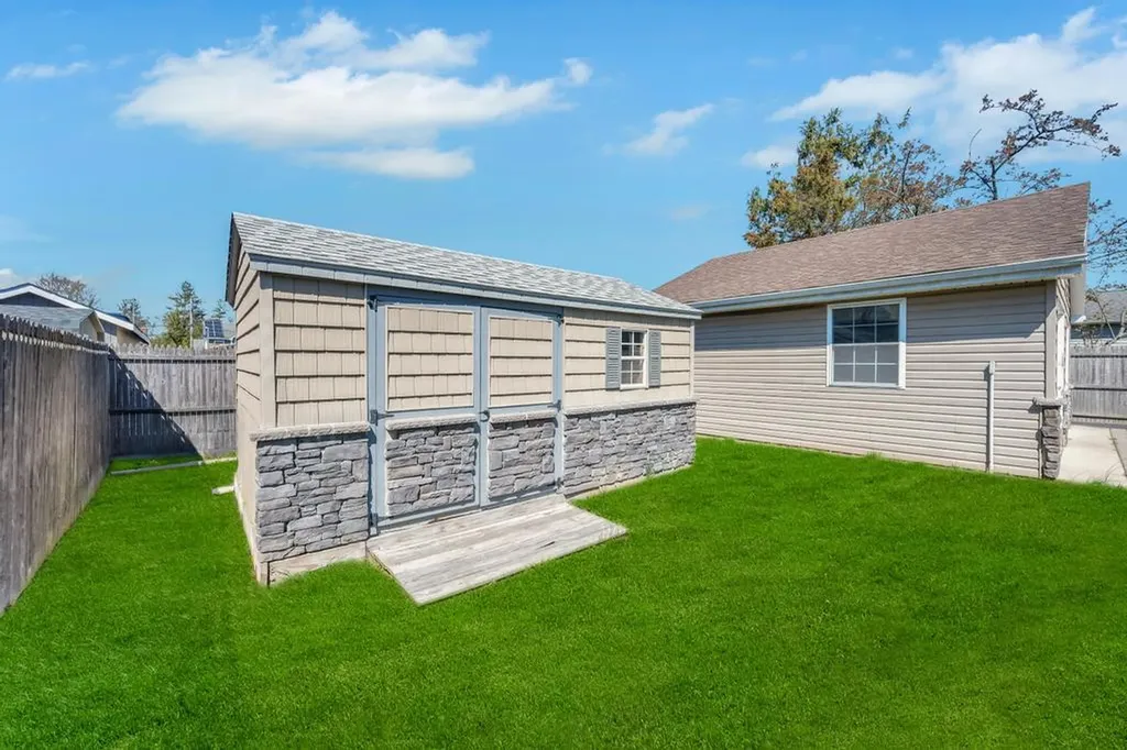 61 Maple Street Islip NY 11751