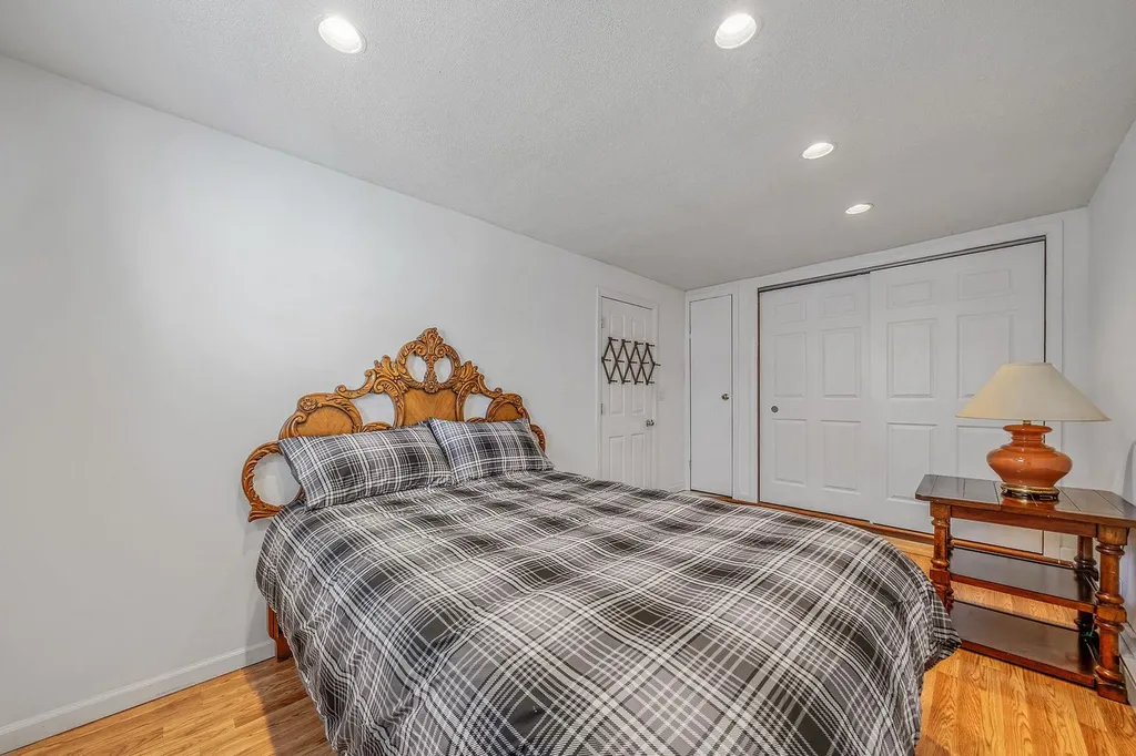 15931 95th Street Howard Beach NY 11414