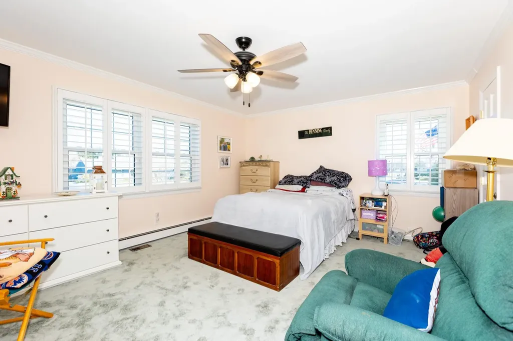 8 Colonial Court Bay Shore NY 11706