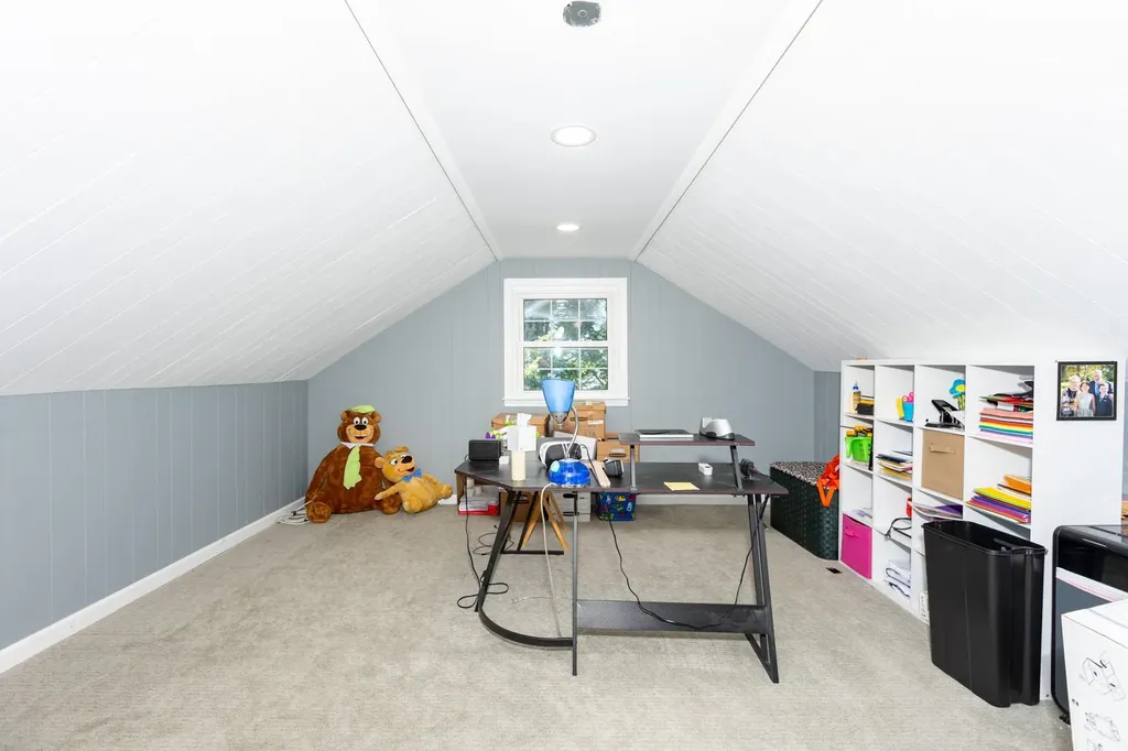 8 Colonial Court Bay Shore NY 11706