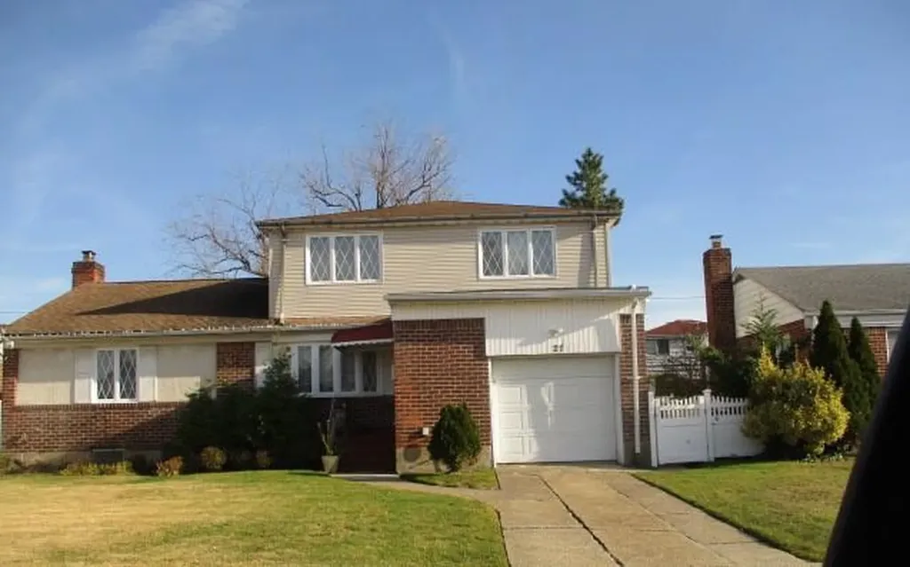 27 Caroline Avenue Elmont NY 11003
