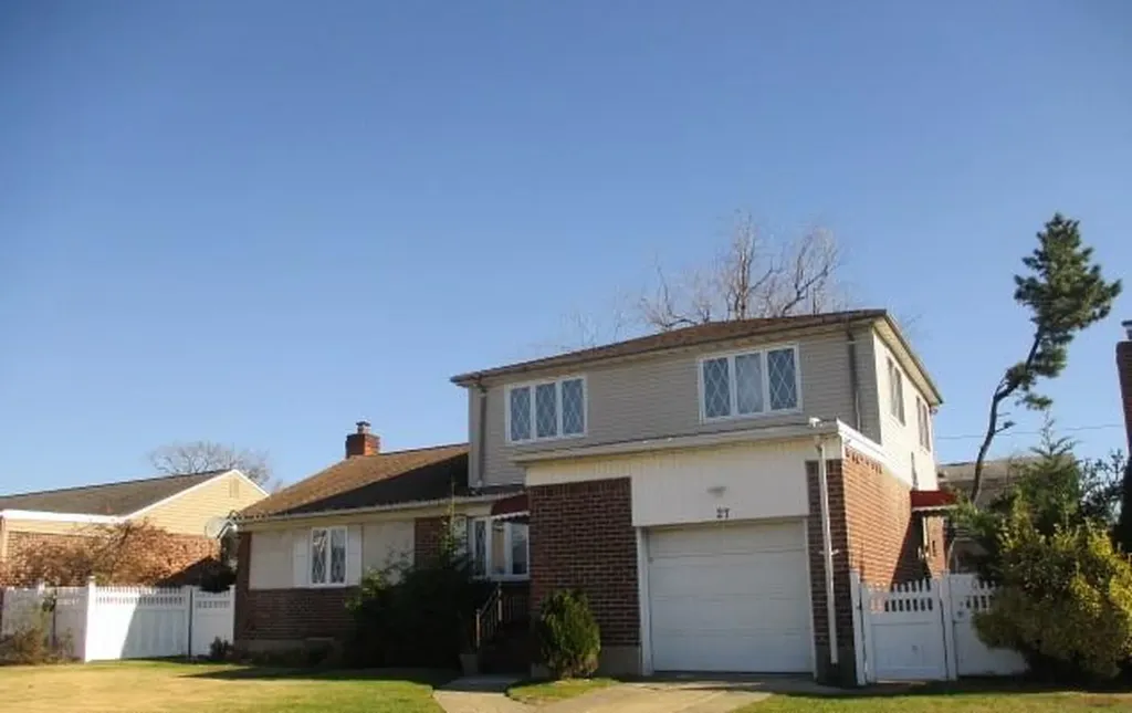27 Caroline Avenue Elmont NY 11003