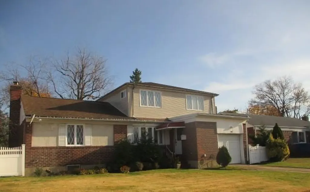 27 Caroline Avenue Elmont NY 11003