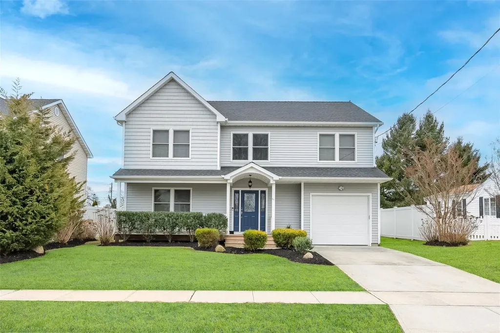 129 E Belle Terre Avenue Lindenhurst NY 11757