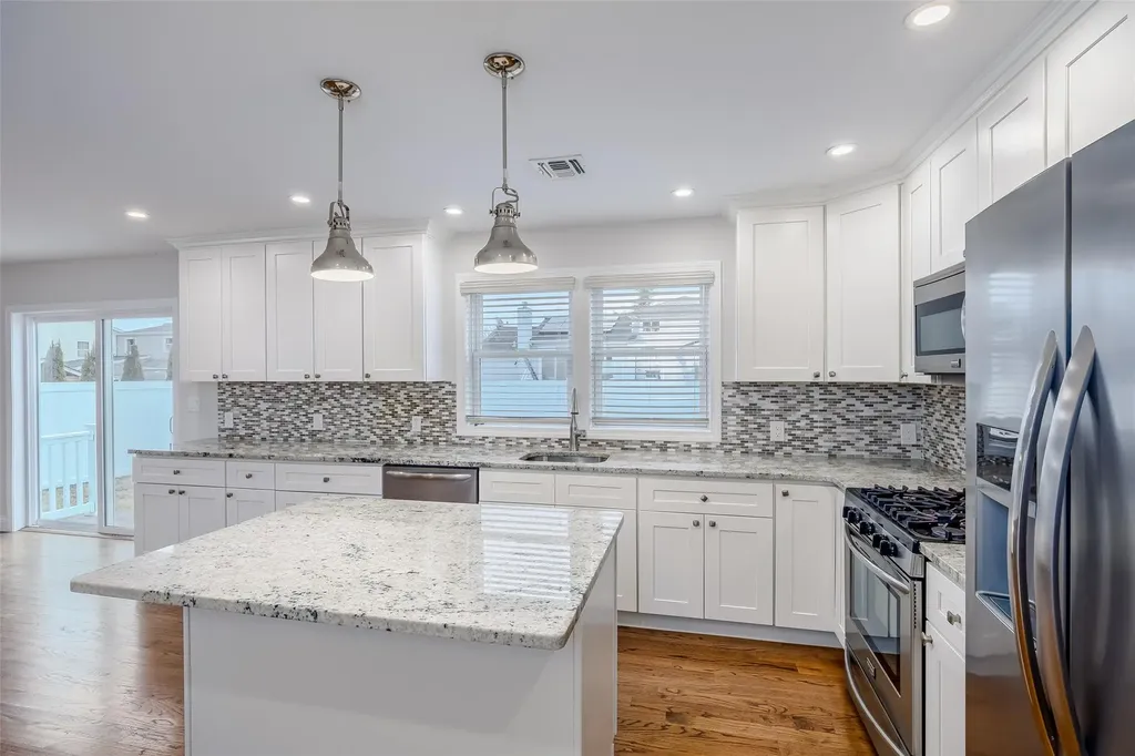 129 E Belle Terre Avenue Lindenhurst NY 11757