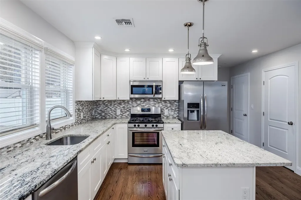 129 E Belle Terre Avenue Lindenhurst NY 11757