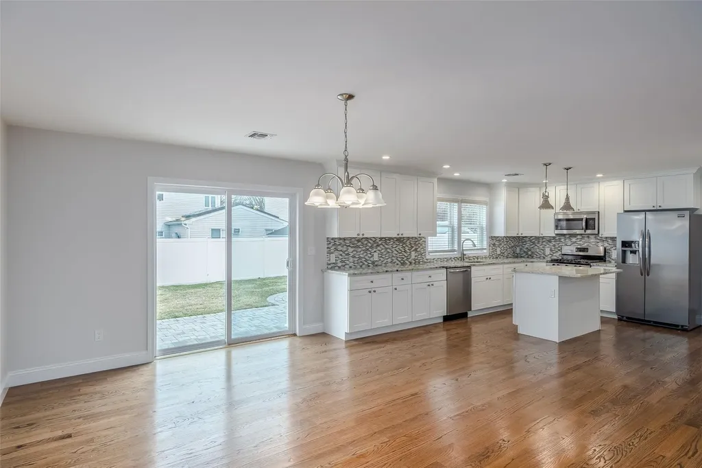 129 E Belle Terre Avenue Lindenhurst NY 11757