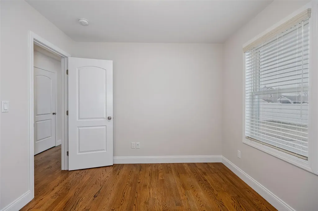 129 E Belle Terre Avenue Lindenhurst NY 11757