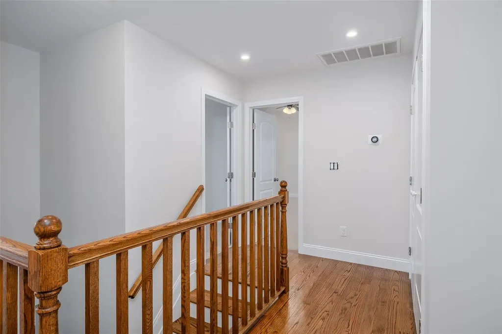 129 E Belle Terre Avenue Lindenhurst NY 11757