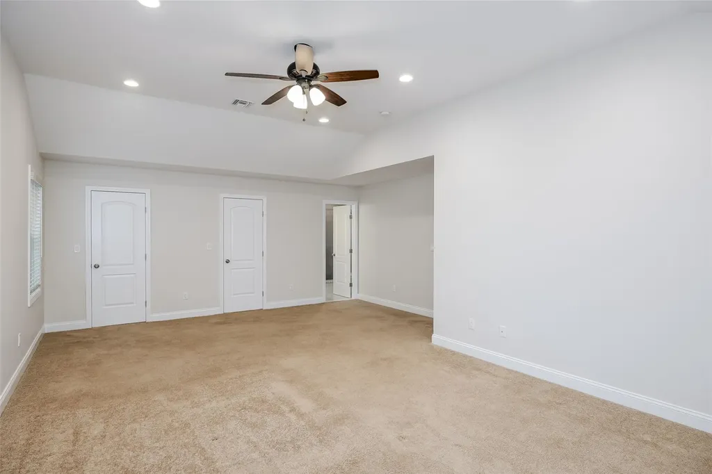 129 E Belle Terre Avenue Lindenhurst NY 11757