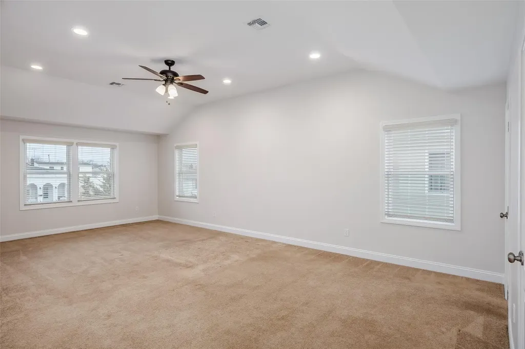 129 E Belle Terre Avenue Lindenhurst NY 11757