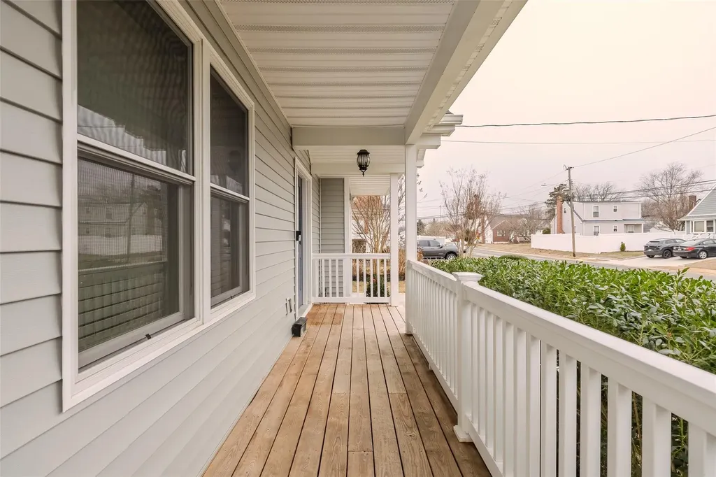 129 E Belle Terre Avenue Lindenhurst NY 11757