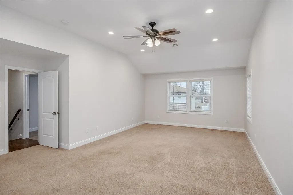 129 E Belle Terre Avenue Lindenhurst NY 11757