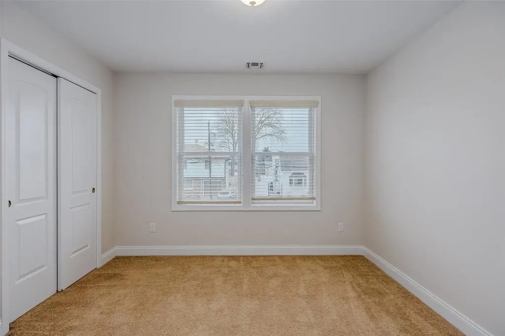 129 E Belle Terre Avenue Lindenhurst NY 11757