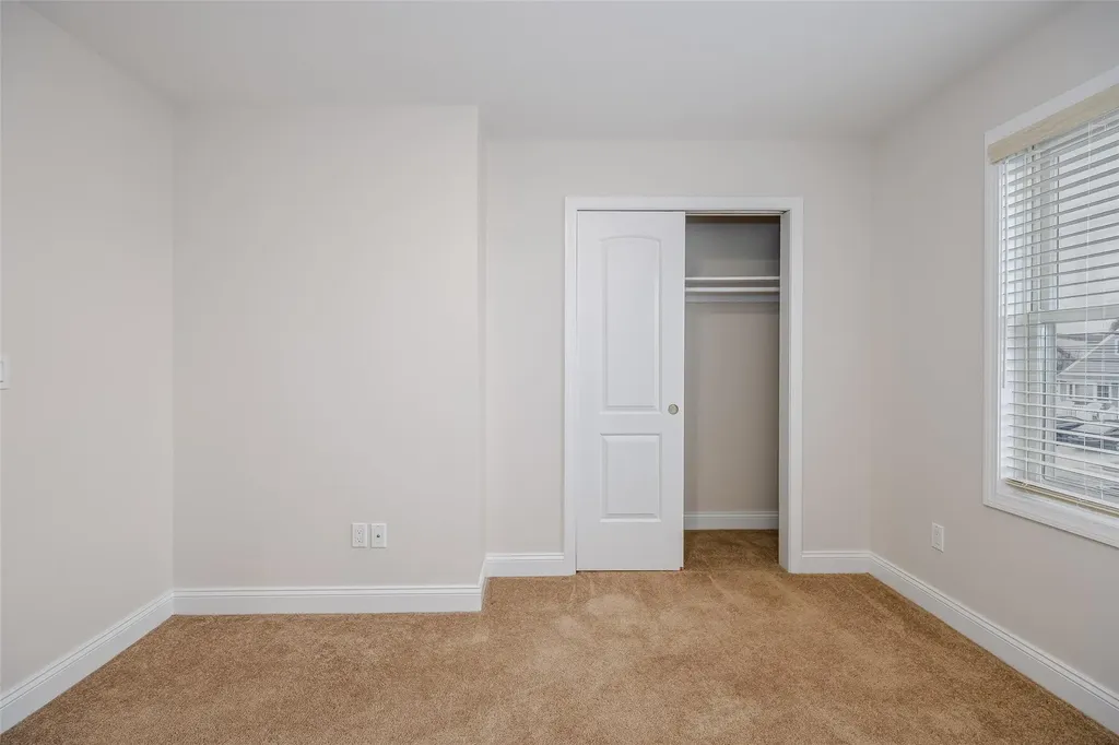 129 E Belle Terre Avenue Lindenhurst NY 11757