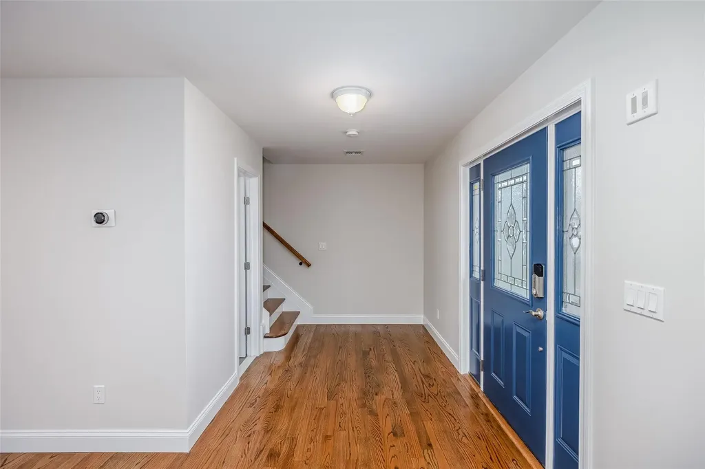 129 E Belle Terre Avenue Lindenhurst NY 11757